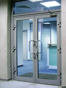 Двери распашные входные алюминиевые Alumil M 11500 Греция